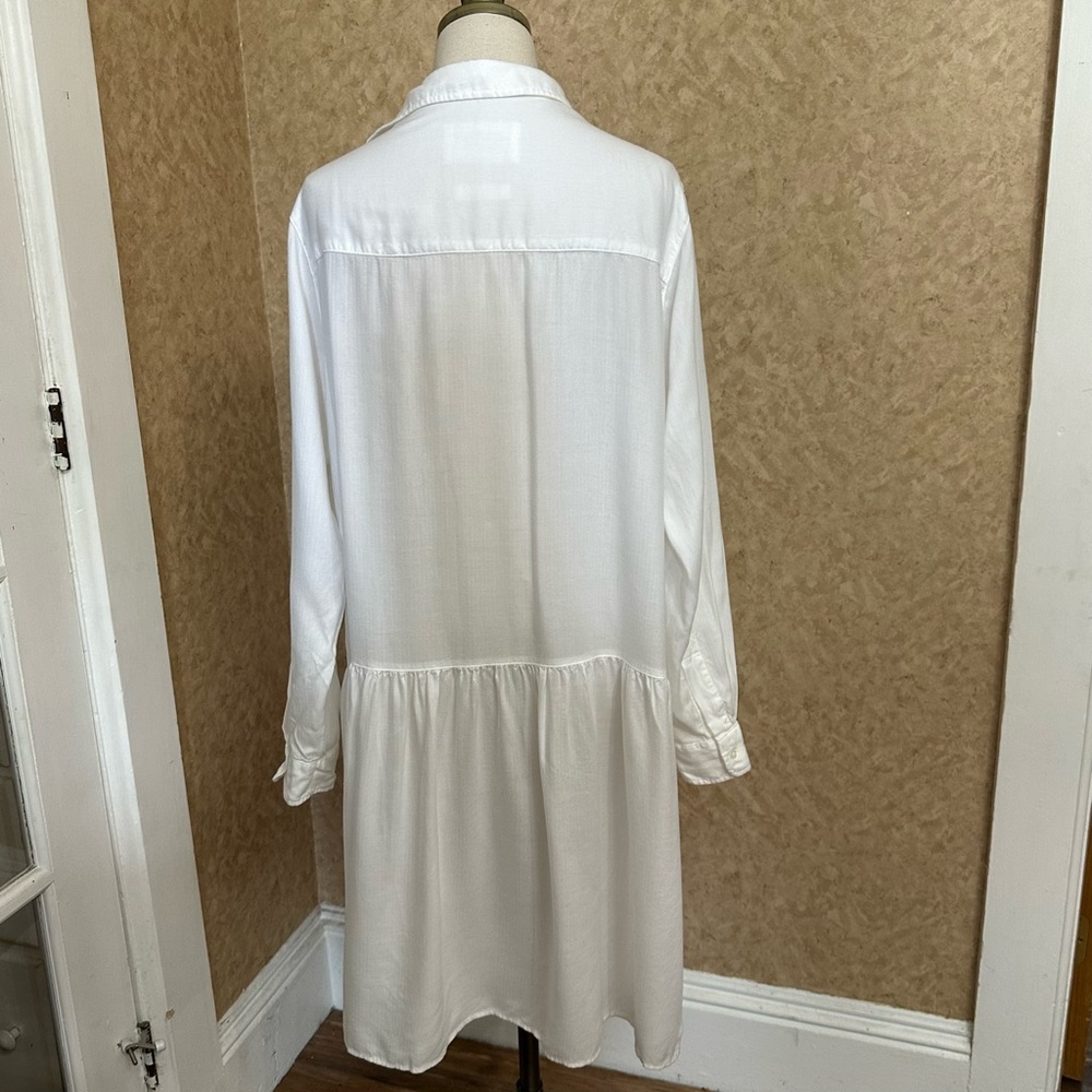 Grayson by Frank & Eileen Changemaker White Shirt Dress
Size 03 - Picture 4 of 10